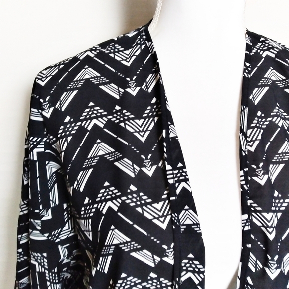 HeartSoul Tribal Kimono Black and White Medium - Picture 5 of 7